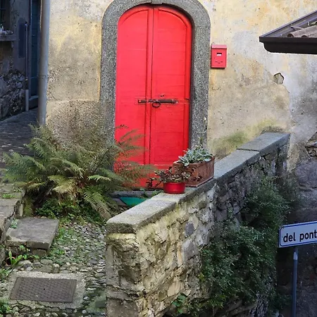 Vakantiehuis Le Allegre Comari Di Nesso, Casa E Benessere