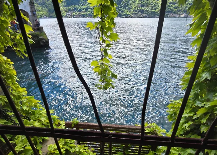 Le Allegre Comari Di Nesso, Casa E Benessere נסו