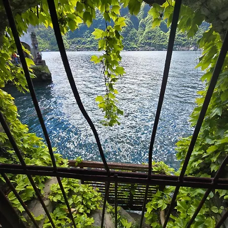 Le Allegre Comari Di Nesso, Casa E Benessere نيسّو